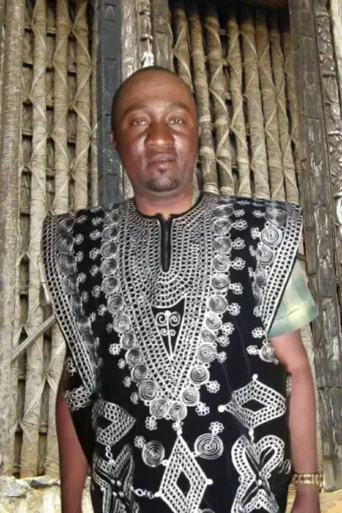 Ŋwanɛ mfɔŋ. Maksɛl