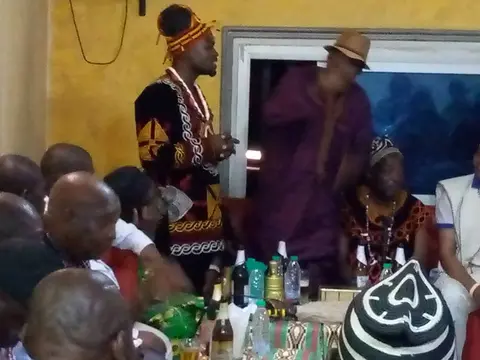 Fochu Jɔnas. Ŋwaaŋ Budziiŋ