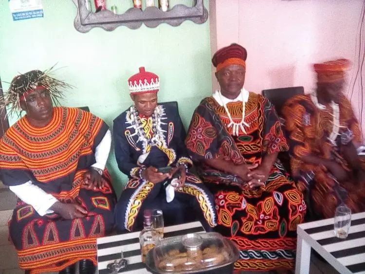 PROF. MPƆCHƐ BƐ BƐMFƆŊ BƐƐ SAA LƐ