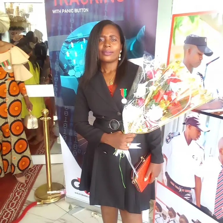 SISILYA, ŊWAAŊ KAMINƐ